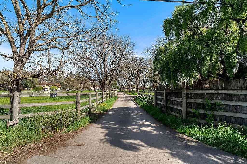 Homes For Sale - 672 Irwin Lane<br/> Santa Rosa, CA 95401