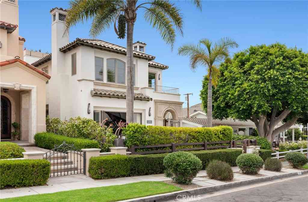 Homes For Sale - 222 Orchid Avenue<br/> Corona Del Mar, CA 92625