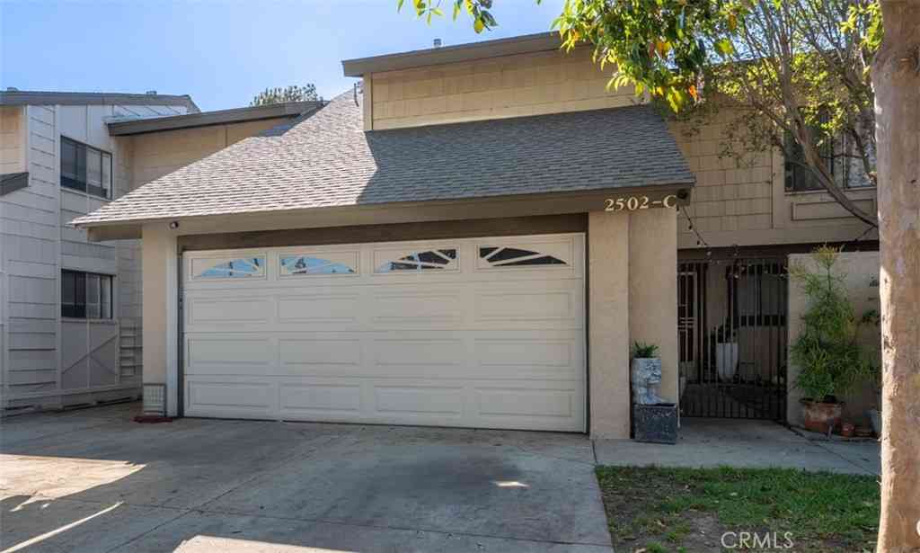 Townhouse For Sale - 2502 N Tustin #C<br/> Santa Ana, CA 92705