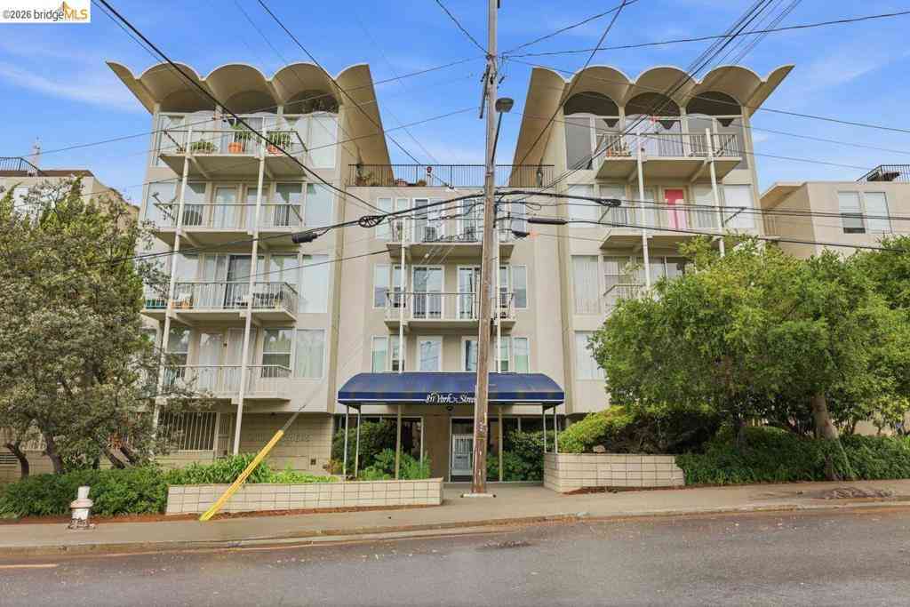 Condo For Sale - 811 York St #237<br/> Oakland, CA 94610