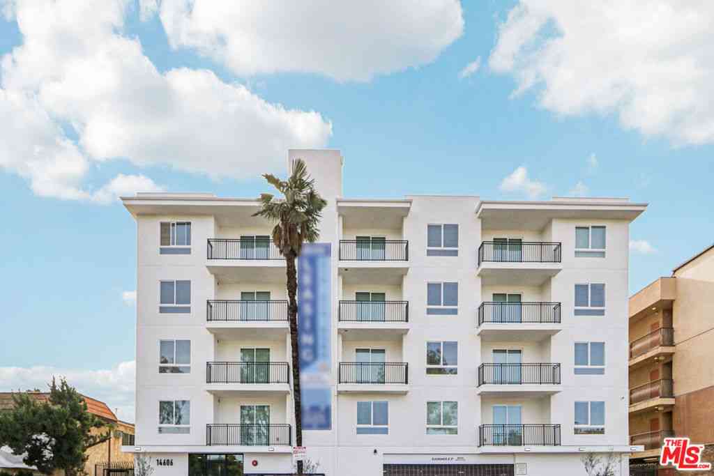 Apartment For Rent - 14606 Sylvan Street #503<br/> Van Nuys, CA 91411