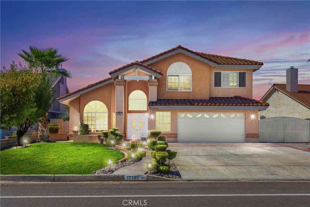 Homes For Sale - 13380 Driftwood Drive<br/> Victorville, CA 92395