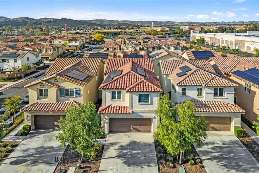 Homes For Sale - 27482 Basalt<br/> Moreno Valley, CA 92555