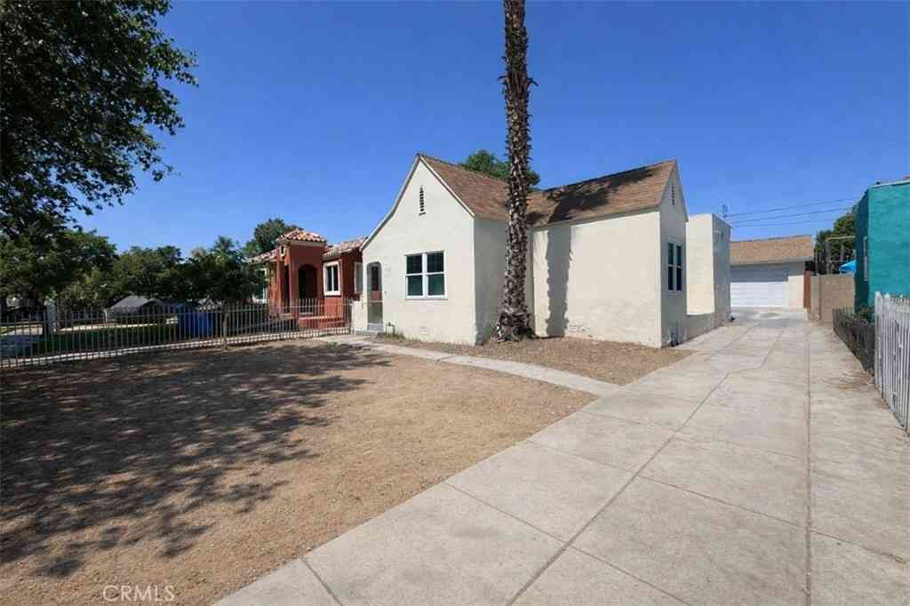 Homes For Sale - 523 W 102nd Street<br/> Los Angeles, CA 90044