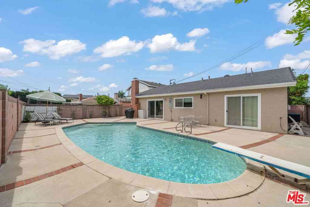 Homes For Sale - 17512 Balfern Avenue<br/> Bellflower, CA 90706