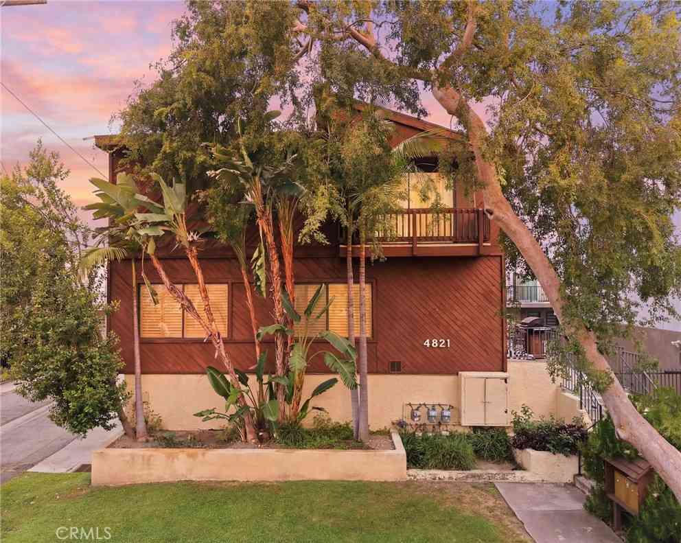 Townhouse For Sale - 4821 Riverton #2<br/> North Hollywood, CA 91601
