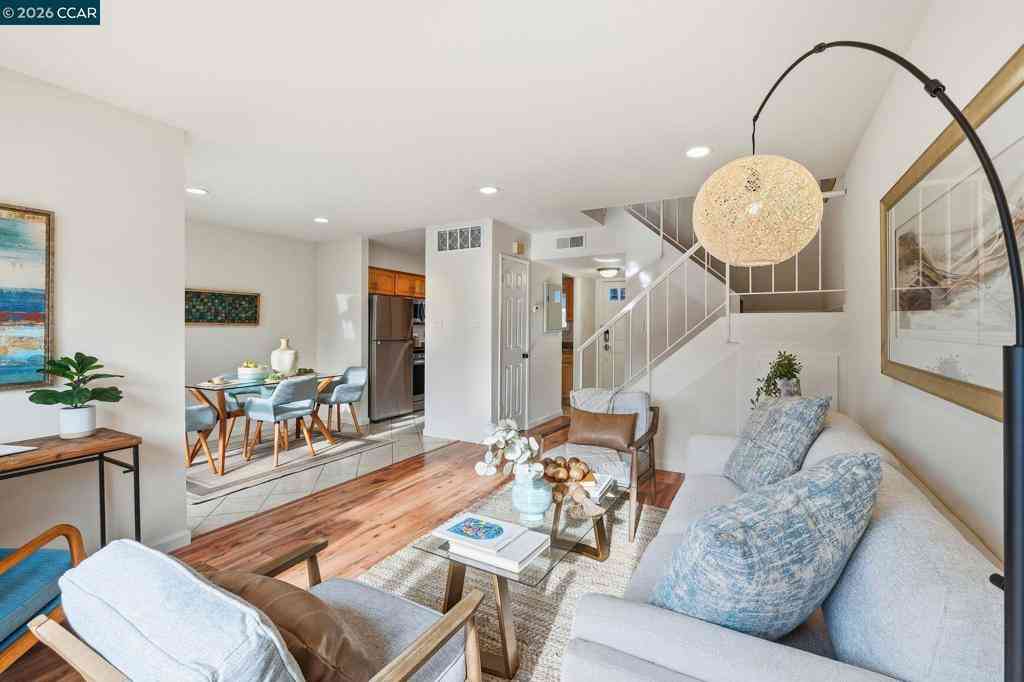 Townhouse For Sale - 1195 Kenwal Rd #B<br/> Concord, CA 94521