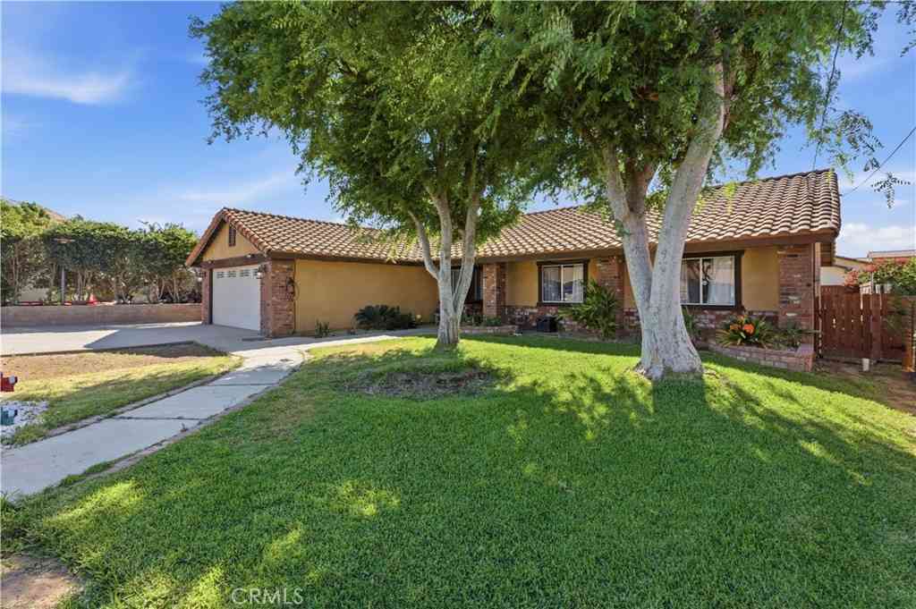 Homes For Sale - 20801 Hollis Lane<br/> Perris, CA 92570