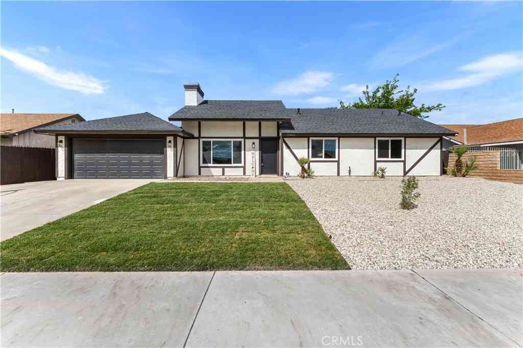 Homes For Sale - 37863 17th Street E<br/> Palmdale, CA 93550