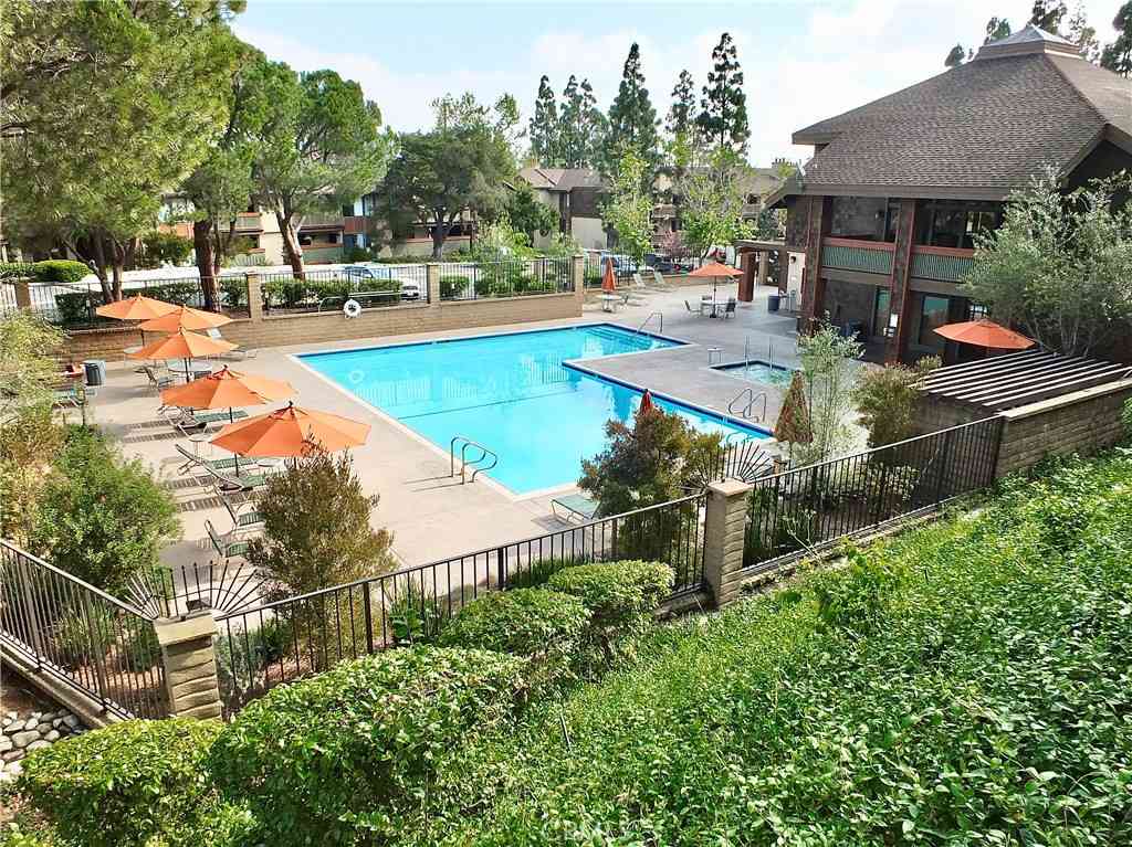 Condo For Sale - 2510 E Willow #102<br/> Signal Hill, CA 90755