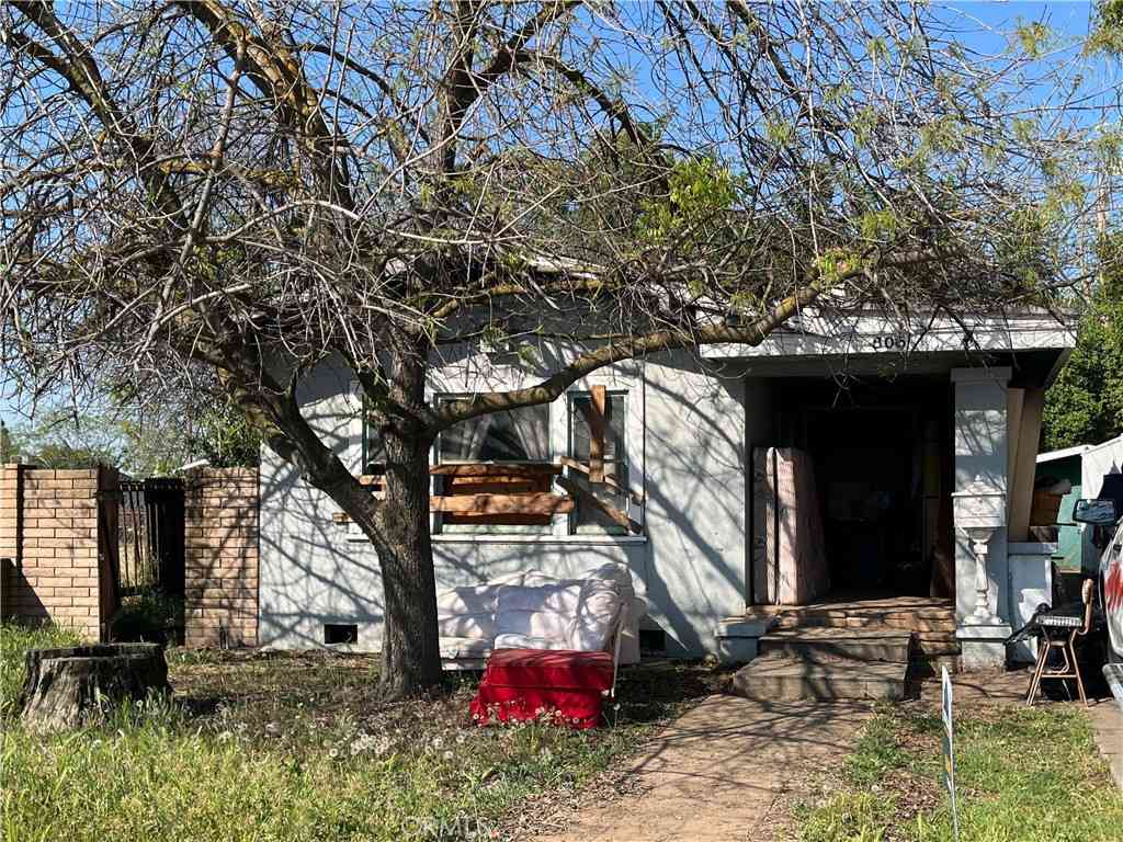 Homes For Sale - 805 S Court Street<br/> Visalia, CA 93277
