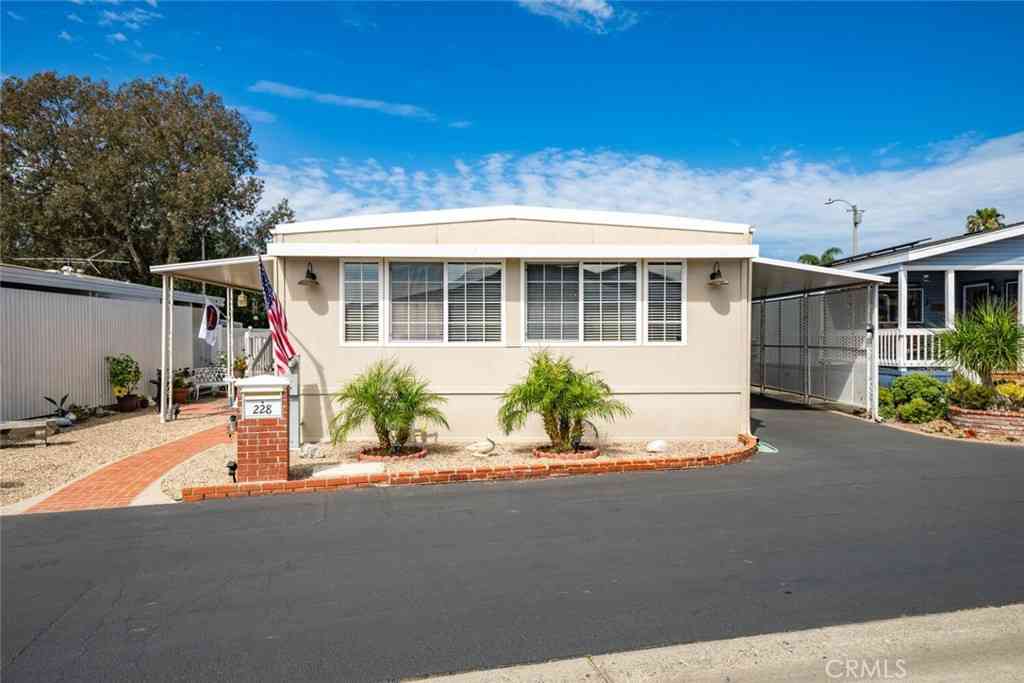 Mobile Home For Sale - 16222 Monterey Lane #228<br/> Huntington Beach, CA 92649