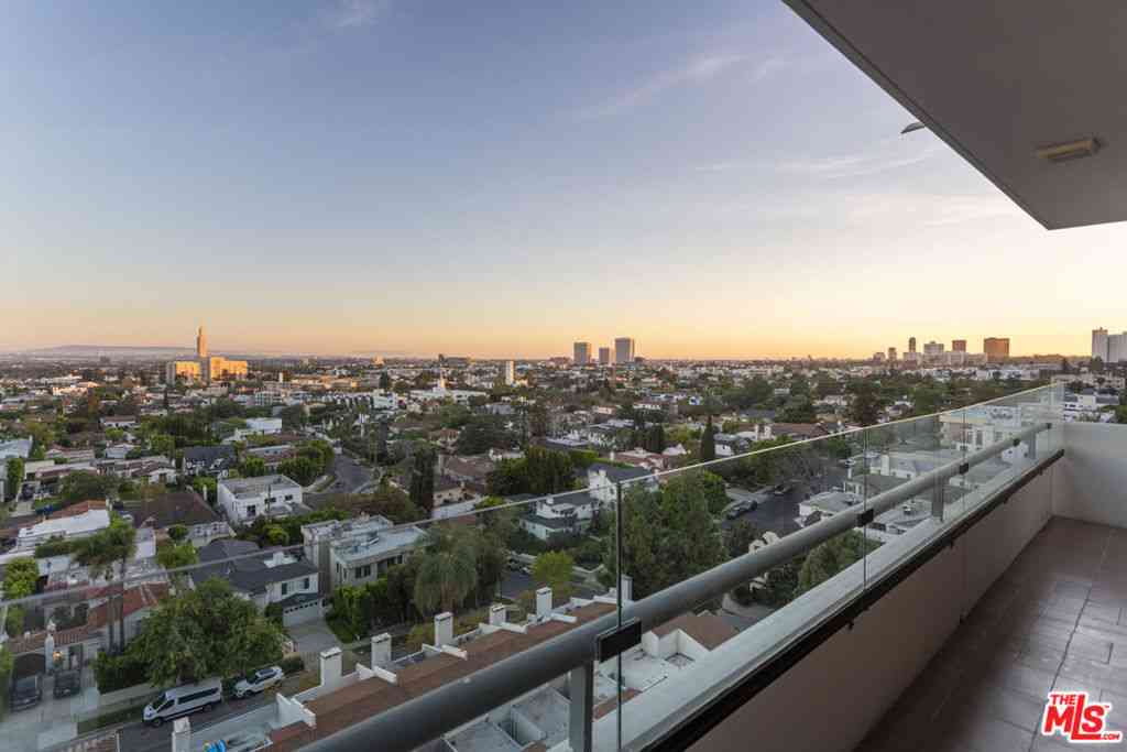 Condo For Sale - 10660 Wilshire Boulevard #1207<br/> Los Angeles, CA 90024