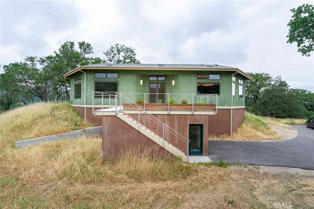 Homes For Sale - 8140 Castenada Lane<br/> Atascadero, CA 93422