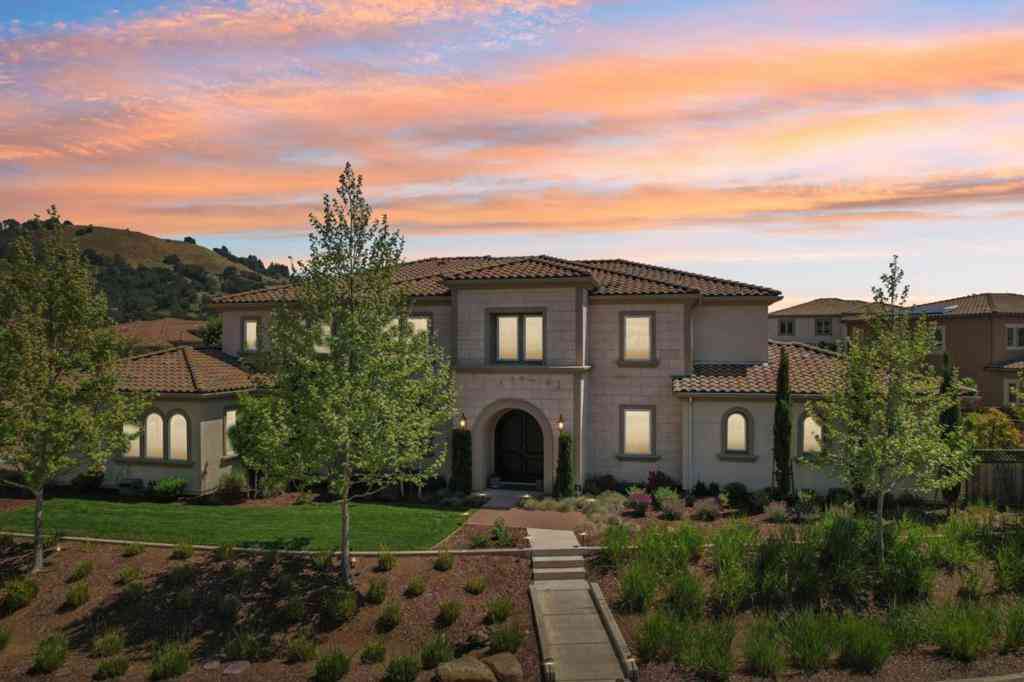 Homes For Sale - 18600 Corte Arcangel<br/> Santa Clara County, Morgan Hill, CA 95037