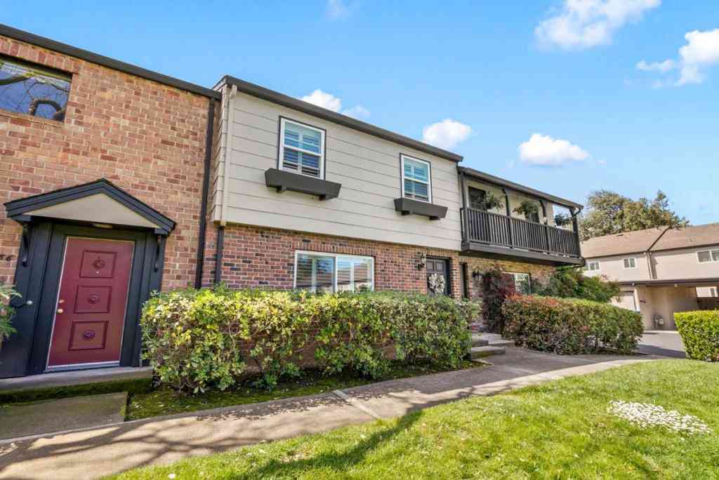 Townhouse For Sale - 1384 N Loop Drive<br/> San Jose, CA 95126