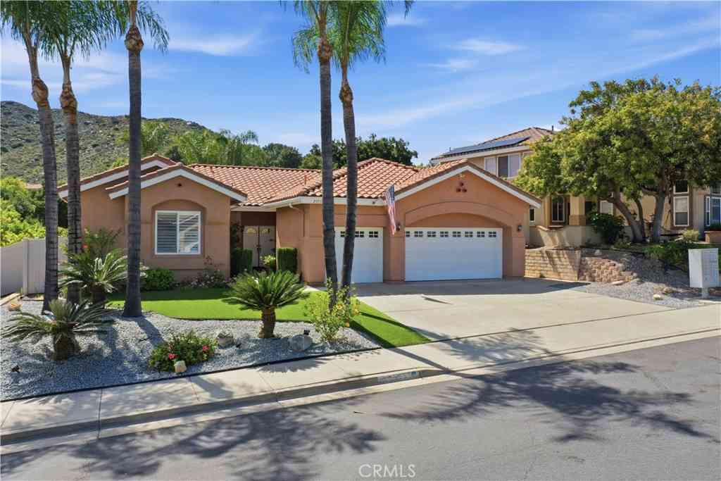Homes For Sale - 23553 Bending Oak Ct<br/> Murrieta, CA 92562