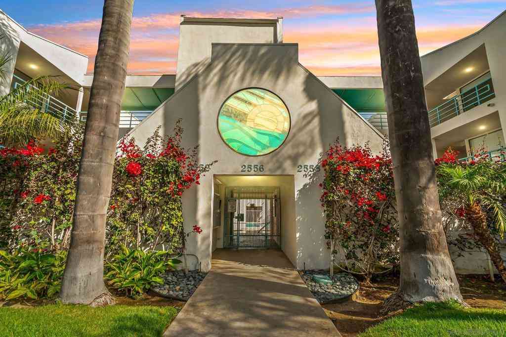 Condo For Sale - 2556 Navarra Drive #C<br/> Carlsbad, CA 92009