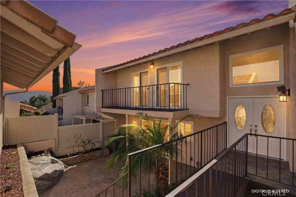 Townhouse For Sale - 2260 El Capitan<br/> Riverside, CA 92506