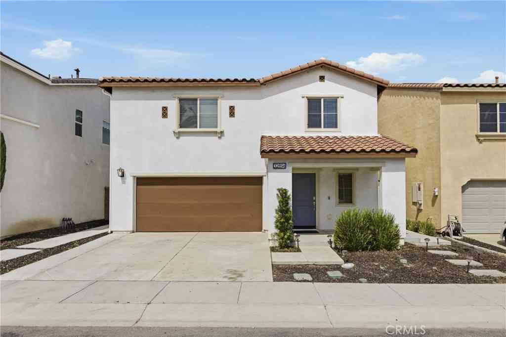 Homes For Sale - 32894 Crown Point<br/> Lake Elsinore, CA 92530