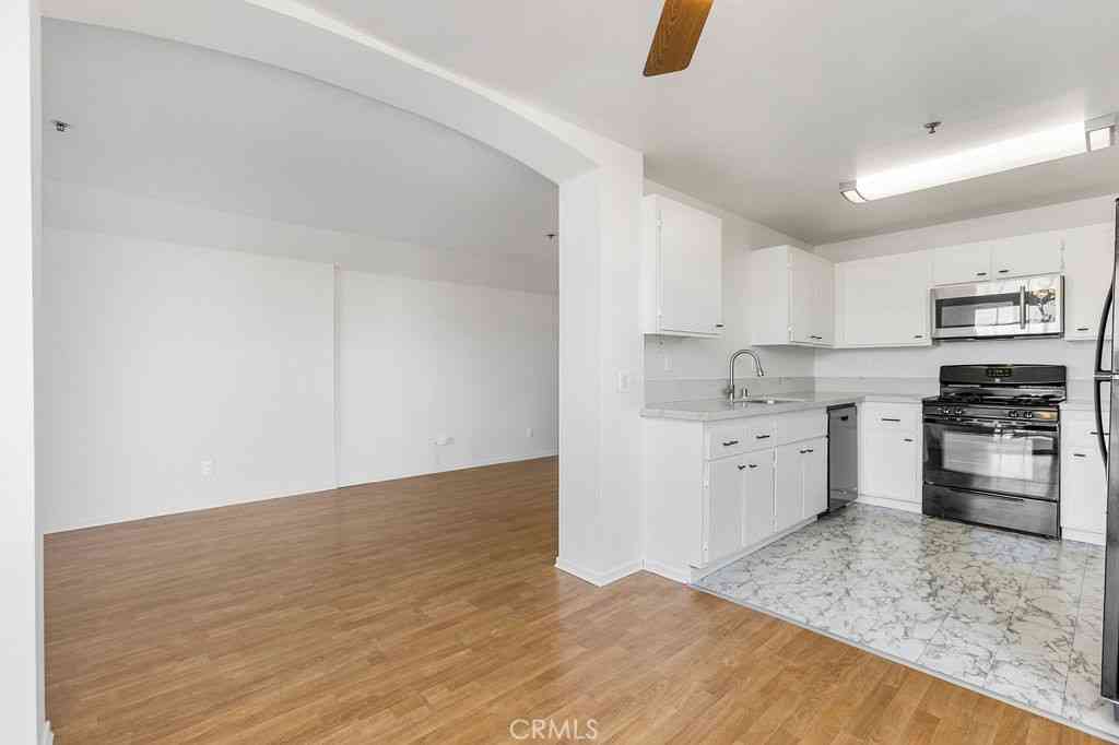 Condo For Sale - 409 Utica #C-29<br/> Huntington Beach, CA 92648