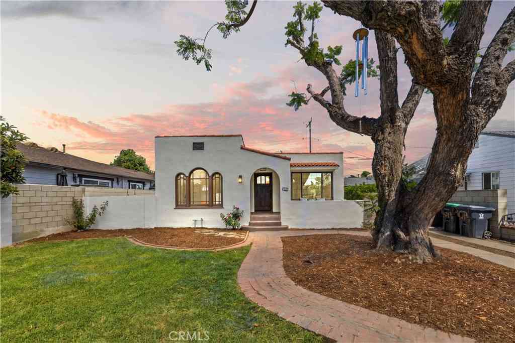 Homes For Sale - 1019 S Hickory<br/> Santa Ana, CA 92701
