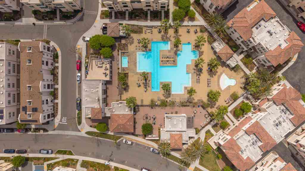 Townhouse For Sale - 5145 Calle Sandwaves #22<br/> San Diego, CA 92154