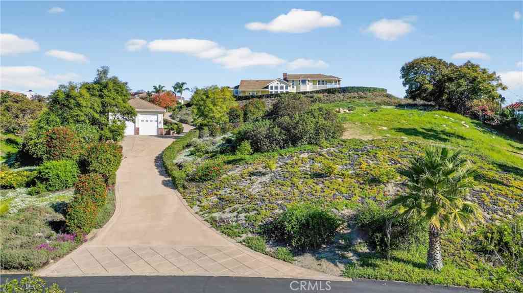 Homes For Sale - 2292 Dos Lomas<br/> Fallbrook, CA 92028