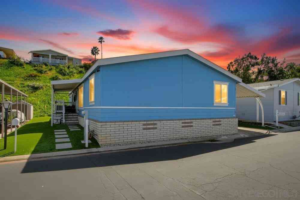 Mobile Home For Sale - 9100 Single Oak Dr. #33<br/> Lakeside, CA 92040