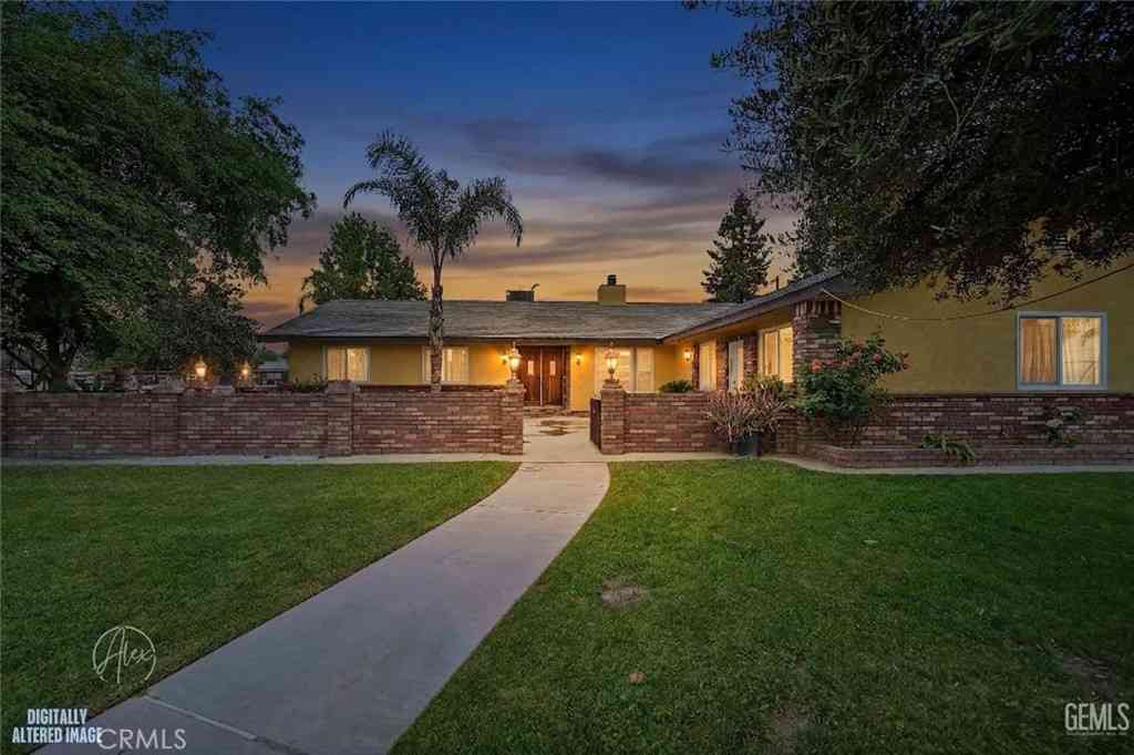 Homes For Sale - 253 E Mckee<br/> Bakersfield, CA 93307