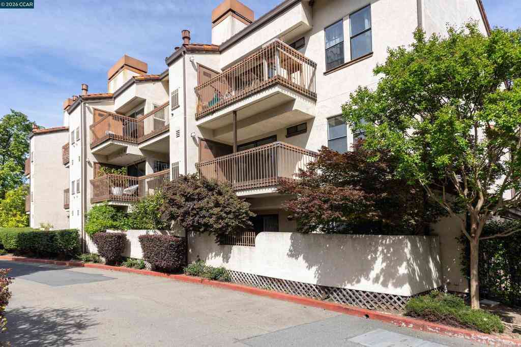 Condo For Sale - 621 N Villa Way<br/> Walnut Creek, CA 94595