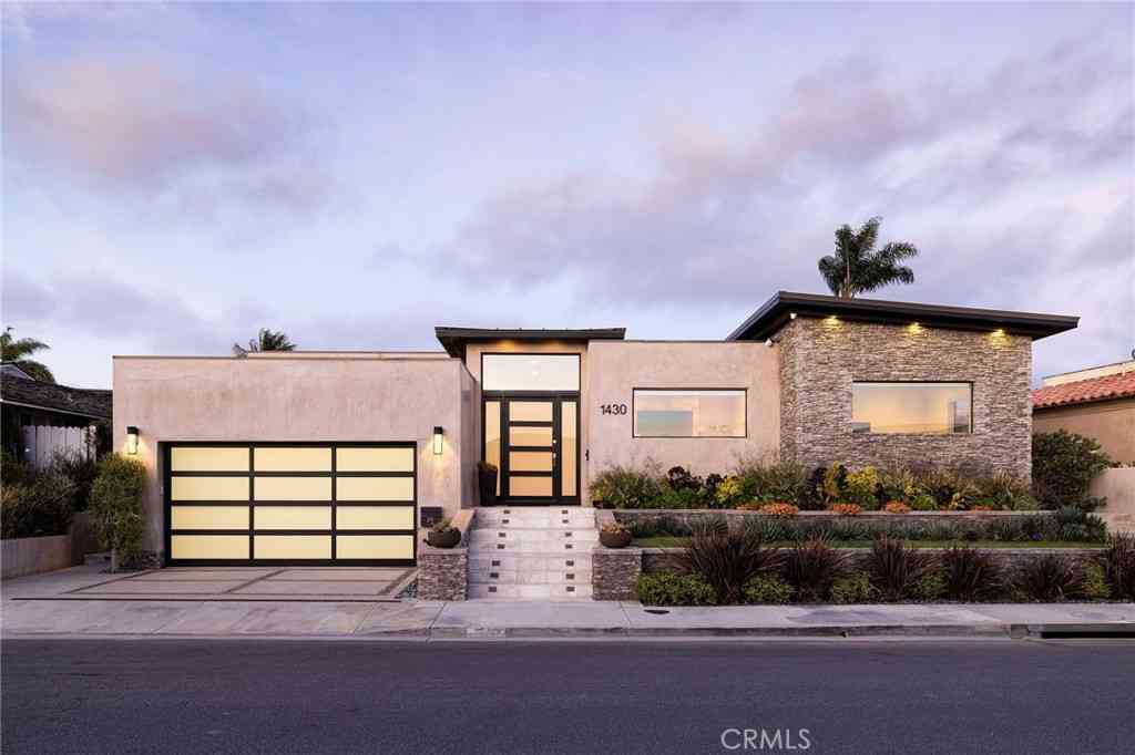 Homes For Sale - 1430 Dolphin Terrace<br/> Corona Del Mar, CA 92625