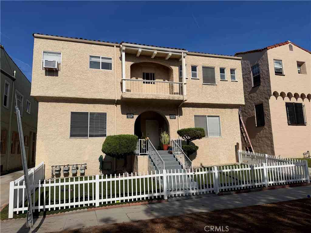 Apartment For Rent - 1117 Queen Anne<br/> Los Angeles, CA 90019