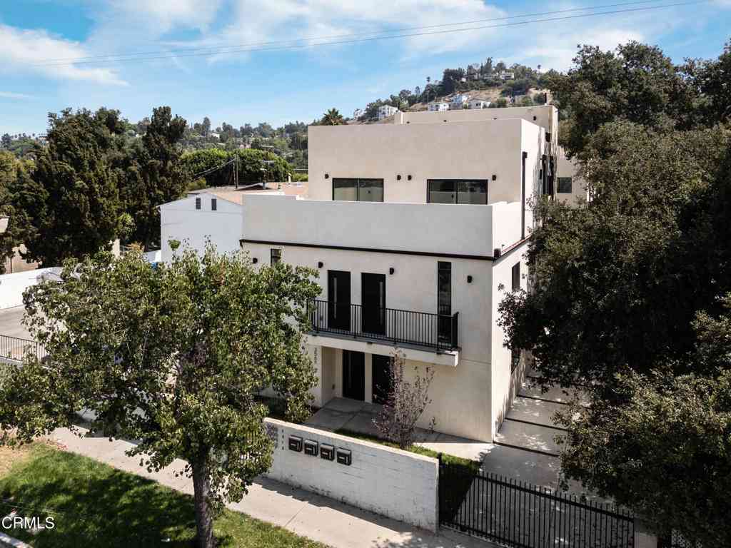 Condo For Rent - 3564 N Eagle Rock Boulevard #1<br/> Los Angeles, CA 90065