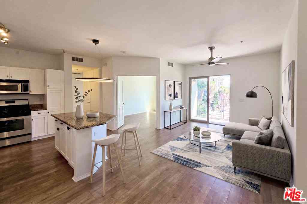 Condo For Rent - 100 S Alameda Street #455<br/> Los Angeles, CA 90012