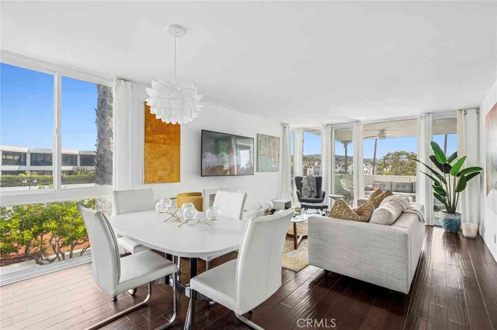 Condo For Sale - 775 Avocado<br/> Corona Del Mar, CA 92625