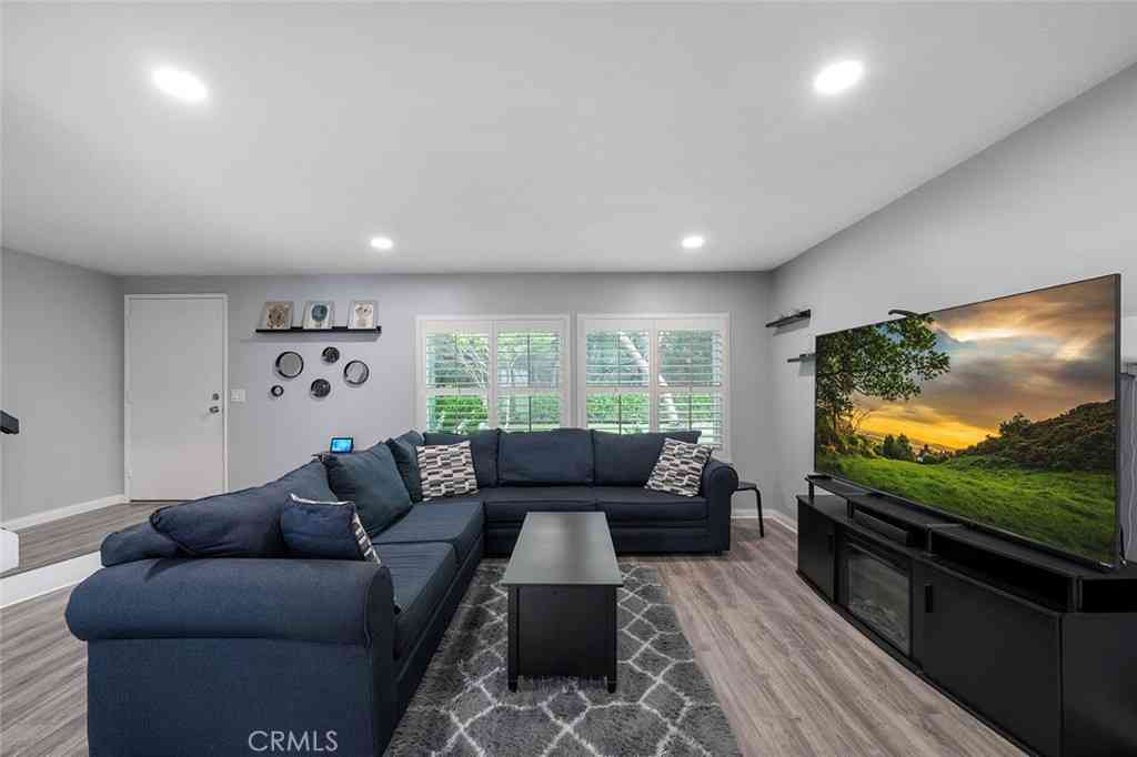 Townhouse For Sale - 621 Briarwood<br/> San Dimas, CA 91773