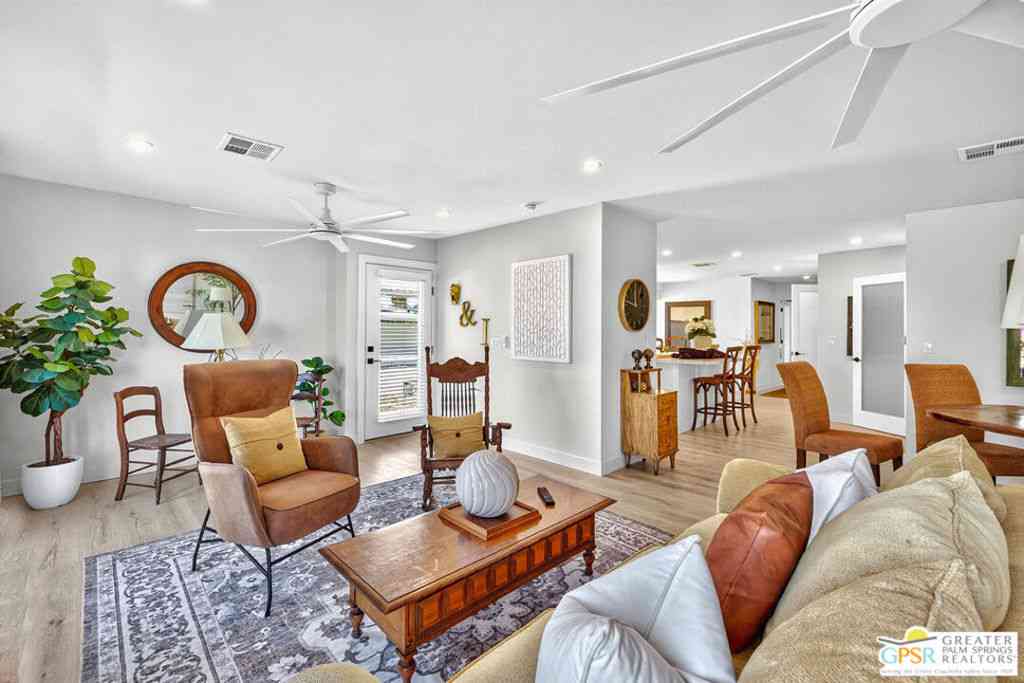 Mobile Home For Sale - 279 Saguaro Drive<br/> Palm Springs, CA 92264
