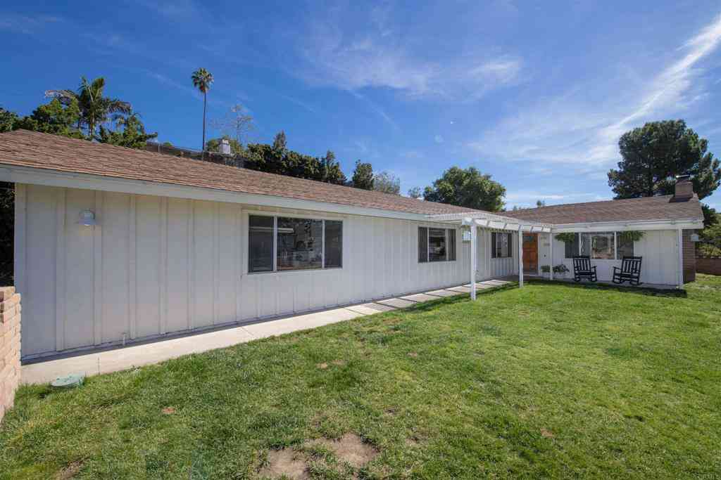Homes For Sale - 500 Beaumont Drive<br/> Vista, CA 92084
