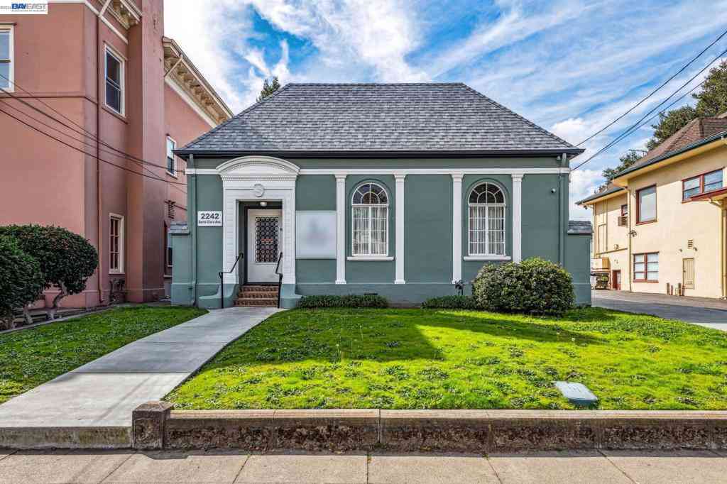 Homes For Sale - 2242 Santa Clara Ave<br/> Alameda, CA 94501