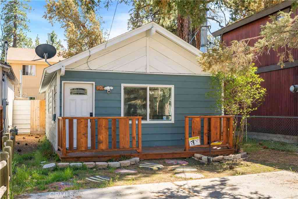 Homes For Sale - 906 W Aeroplane<br/> Big Bear City, CA 92314