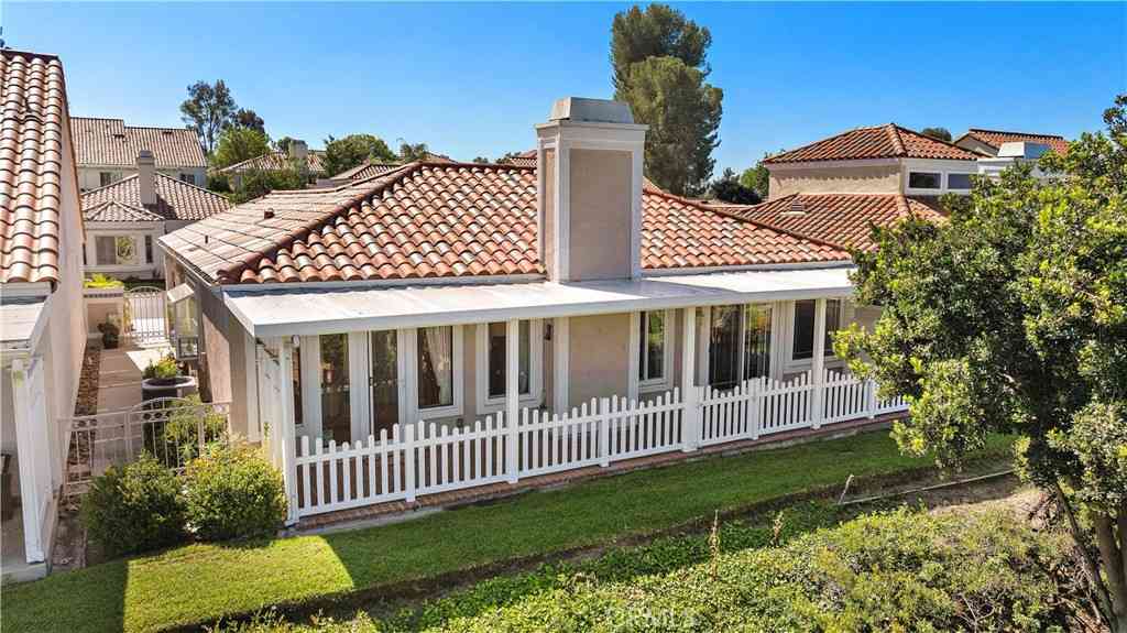 Homes For Sale - 28418 Buena Vista<br/> Orange County, Mission Viejo, CA 92692