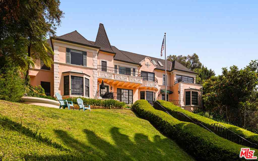 Condo For Rent - 1954 Hillcrest Road #8<br/> Los Angeles, CA 90068