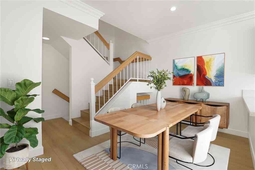 Townhouse For Sale - 5799 Freebird Lane #102<br/> Oak Park, CA 91377