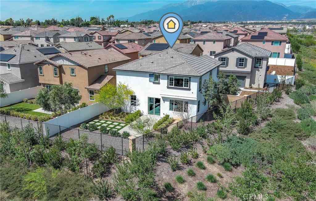Townhouse For Sale - 2435 Gunner Ridge Way<br/> Rialto, CA 92377
