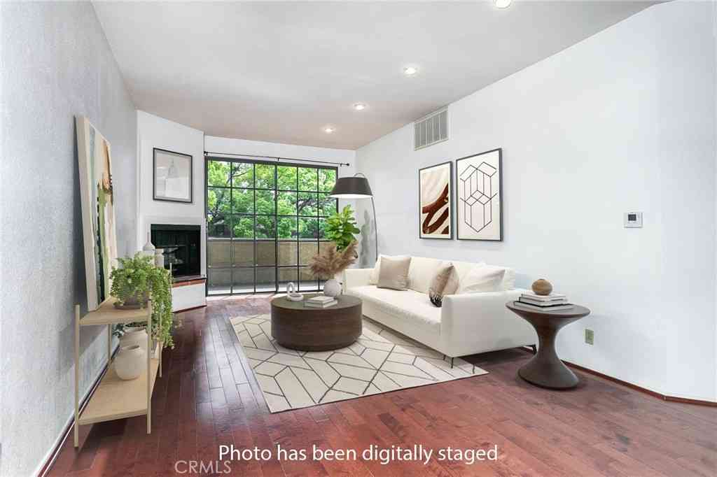 Condo For Sale - 221 S Oak Knoll Avenue #202<br/> Pasadena, CA 91101