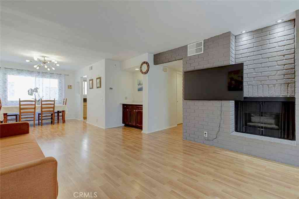 Townhouse For Sale - 10155 De Soto #116<br/> Chatsworth, CA 91311