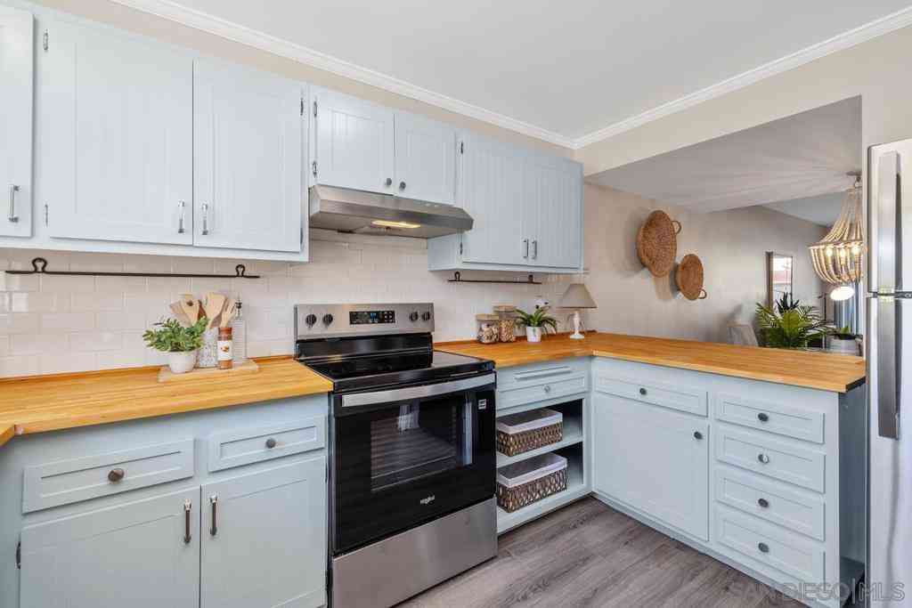 Townhouse For Sale - 4264 Loma Riviera Lane<br/> San Diego, CA 92110