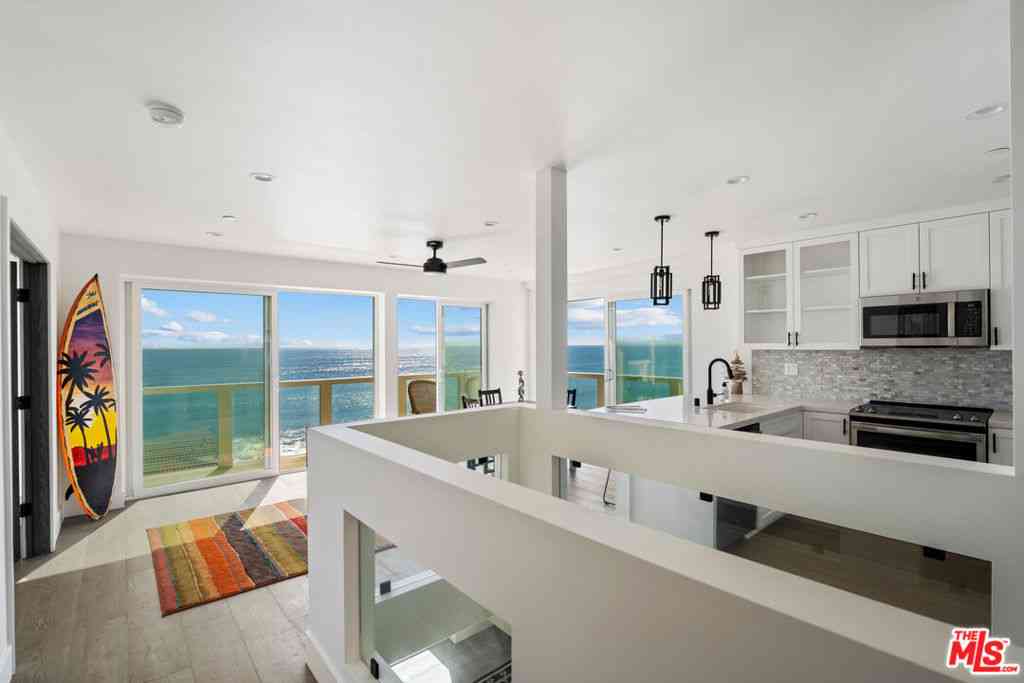 Condo For Sale - 11838 Ebbtide Lane<br/> Malibu, CA 90265