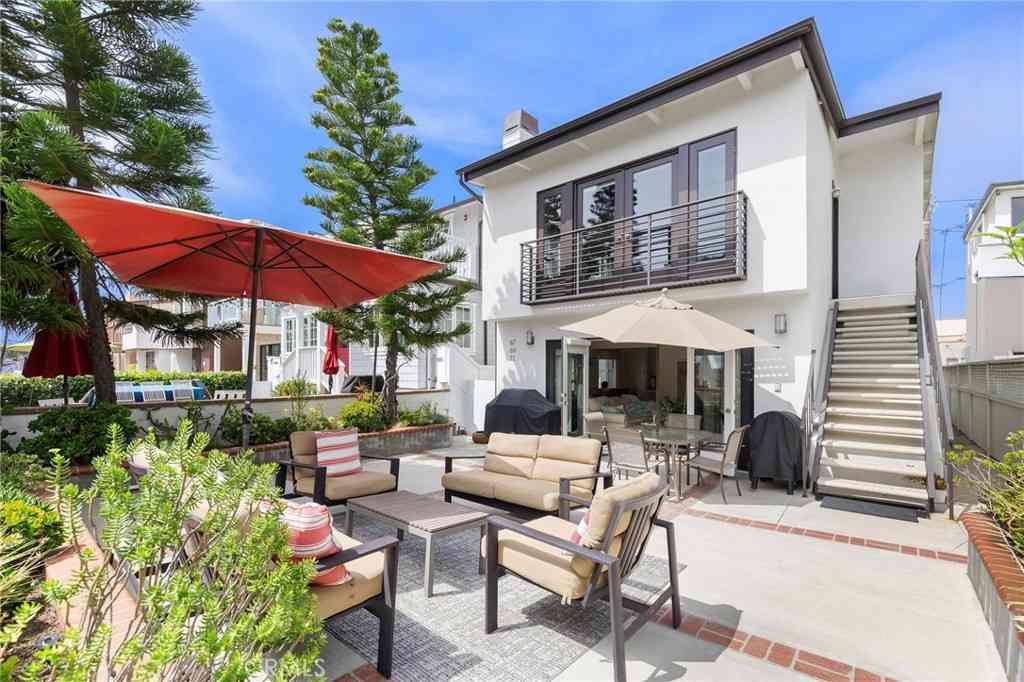 Multifamily For Sale - 69 18th Street<br/> Hermosa Beach, CA 90254